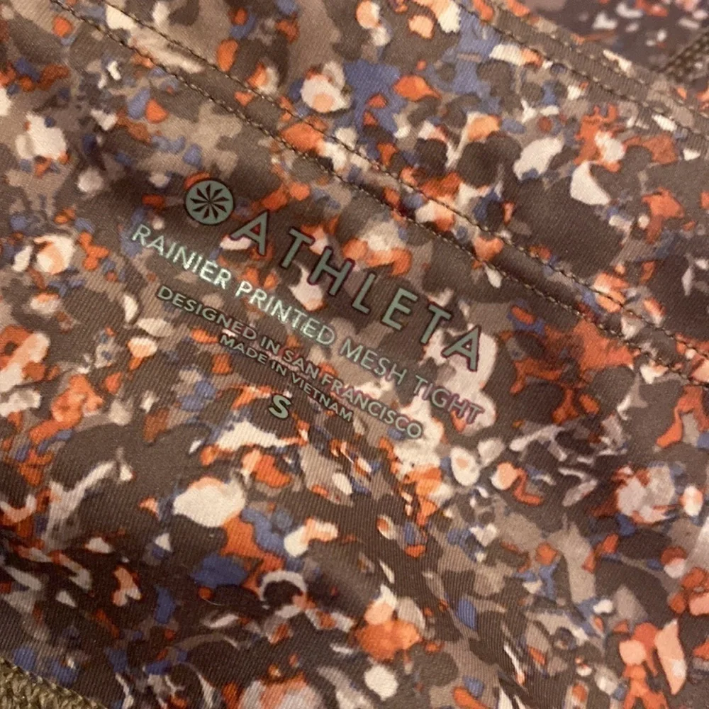 ATHLETA RAINIER PRINTED MESH TIGHT LEGGINGS. Size S . Very good condition - Picture 6 of 10